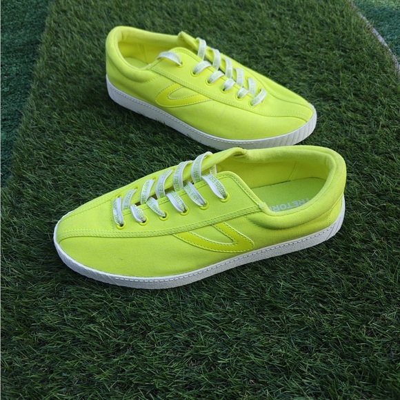 Tretorn Nylite Plus canvas sneakers in neon yellow Mens Size 10 - Picture 2 of 6